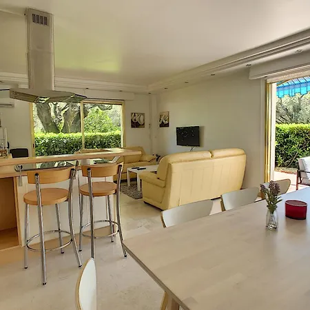 Apartment Spacious 3 Bed App With Pool 5min To Jlp Ideal For 2 Families Or 8 People *